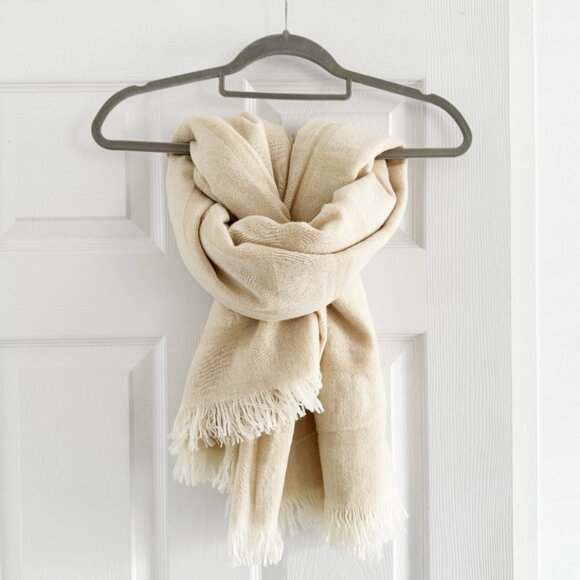 NWT Toteme Wool-Cashmere Large Monogram Scarf in Macadamia - Picture 10 of 11